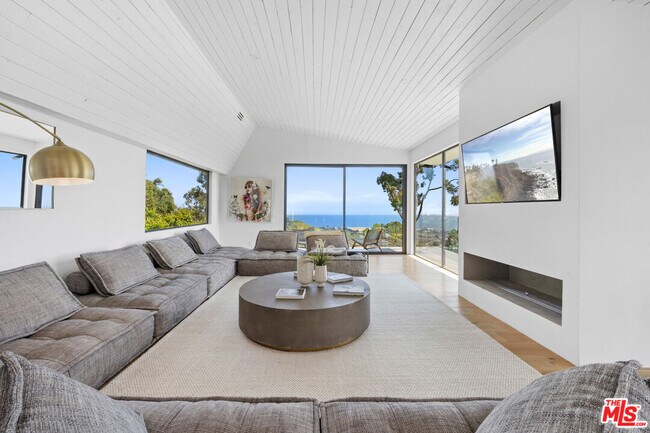 Building Photo - 23812 Malibu Crest Dr