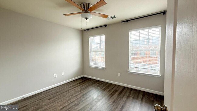 Building Photo - 23227 Roberts Tavern Dr