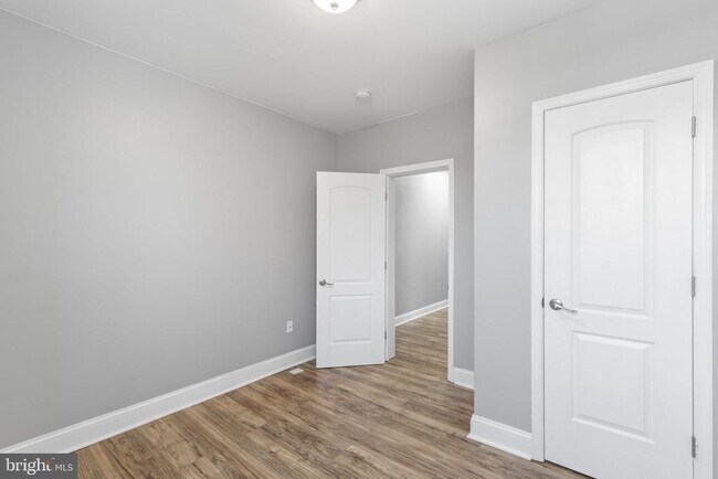 Building Photo - 625 Savage St