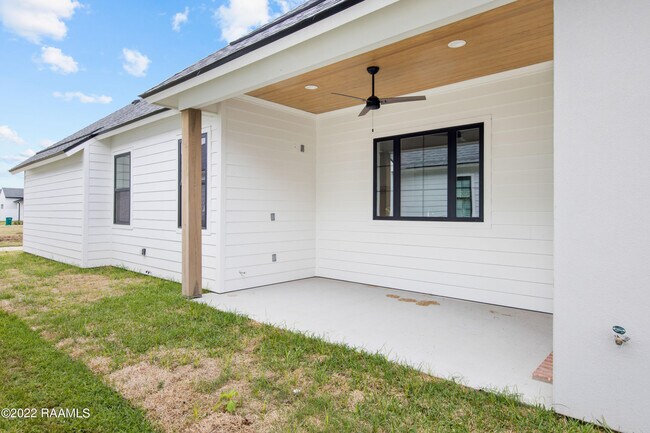 Building Photo - 103 Wishing Wl Dr