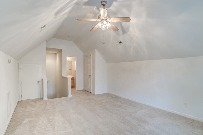 Building Photo - 833 Willow Bay Dr