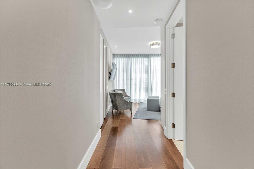 Building Photo - 18555 Collins Ave