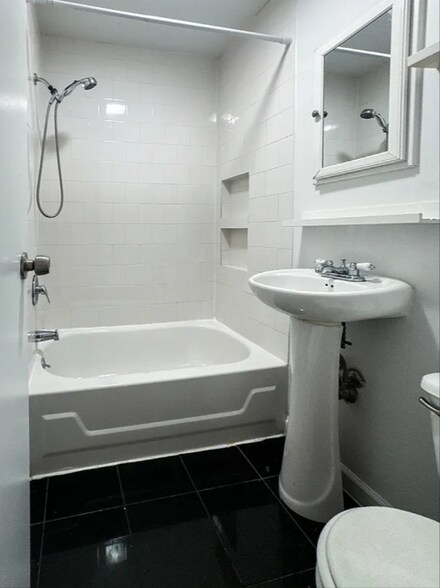 Building Photo - 71 Pineapple St