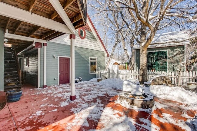 Building Photo - 420 W Oak St