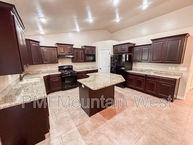 Building Photo - 2241 W 2475 N