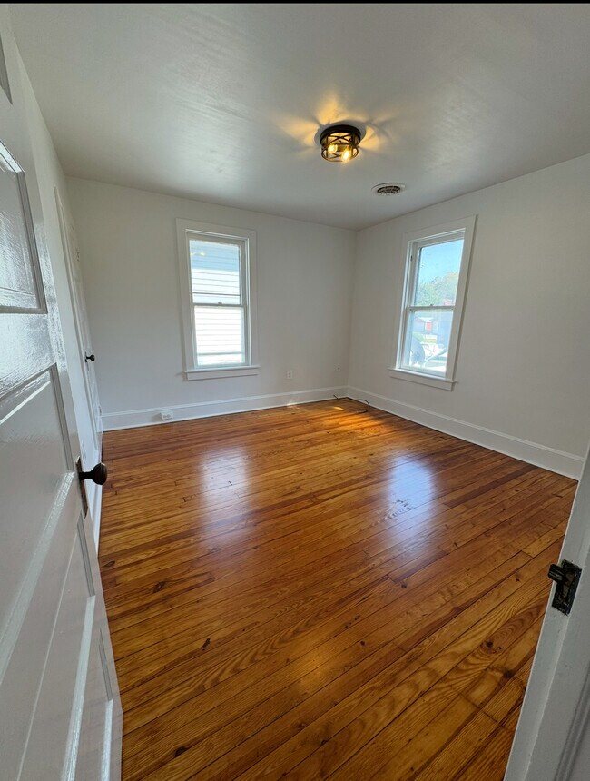 Building Photo - 237 W Chestnut St