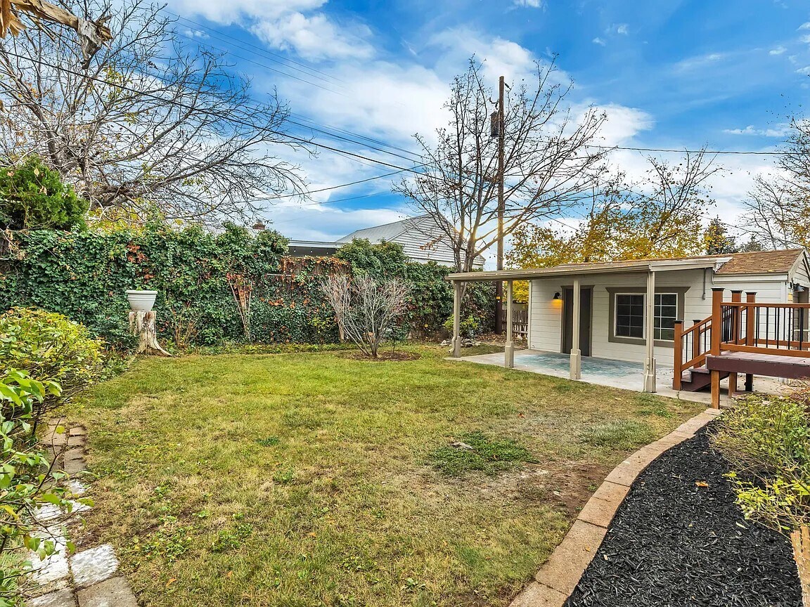 Building Photo - 2590 E 2100 S