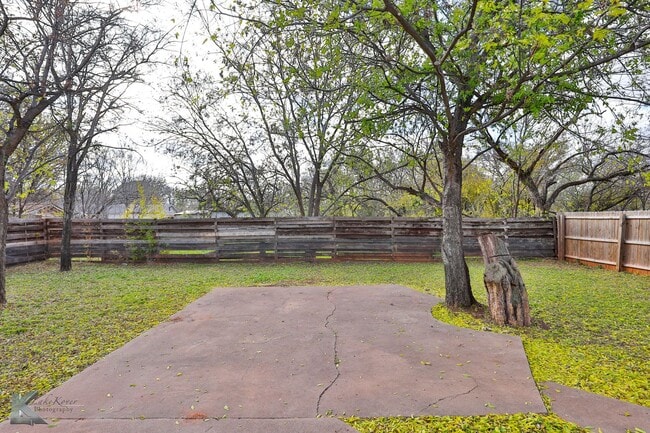 Building Photo - 3 bedroom FULL RENOVATED in 2023! ALL APPLIANCES provided!