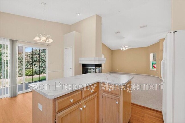 Building Photo - 7411 Peregrine Rd NE