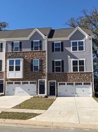 Building Photo - Beautiful Townhome in Huntersville with Ca...