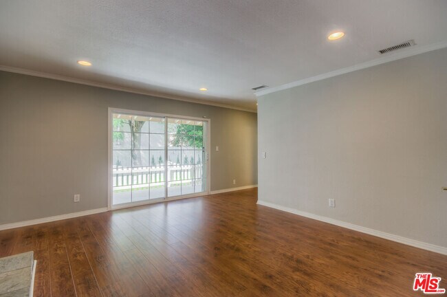 Building Photo - 5415 Fallbrook Ave