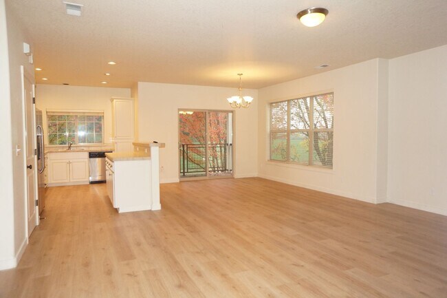 Building Photo - Beaverton Luxury Condo - Tanasbourne area