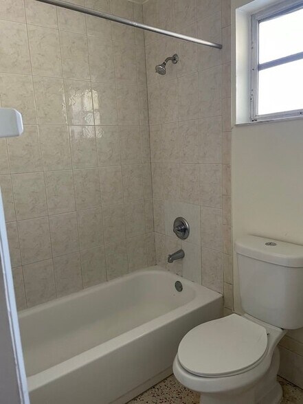 Building Photo - 2815 SW 37th Ct