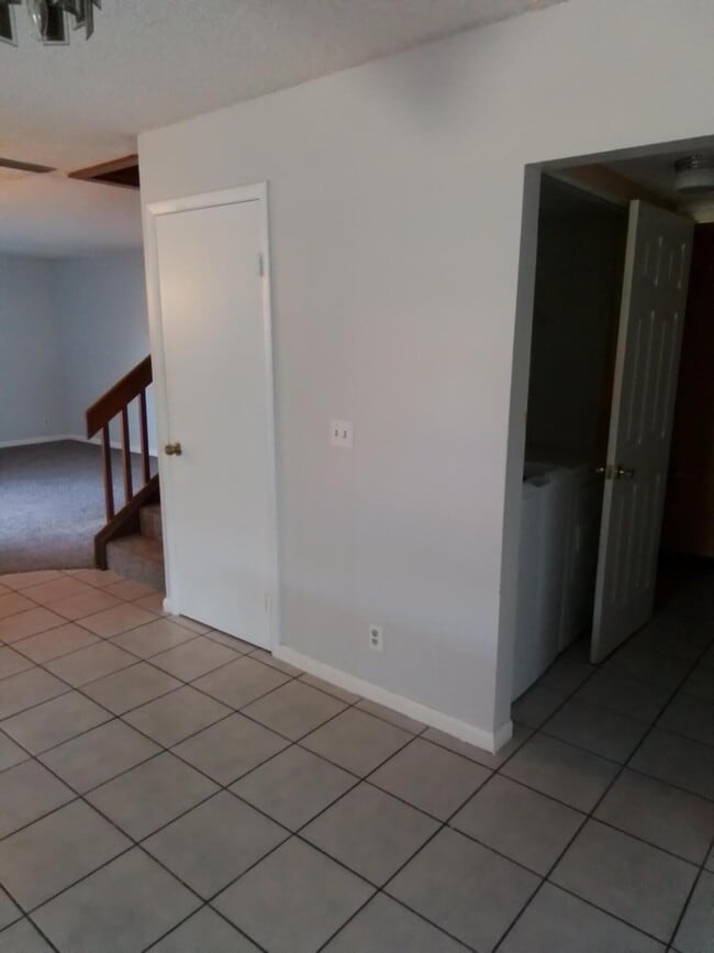 Building Photo - 1458 N Lawnwood Cir