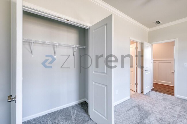 Building Photo - 1467 Hasse Ave