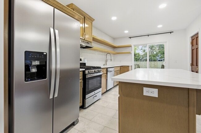 Building Photo - 3831 Hottinger Ave