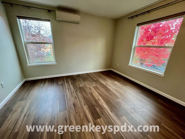 Building Photo - 3-Bedroom, 1.5-Bathroom House near Kenton Park, Off-Street Parking, Fenced Yard, Washer and Dryer