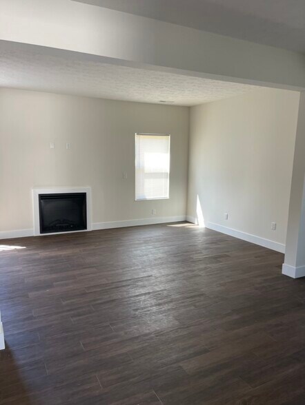 Building Photo - 4231 Otter Creek Dr