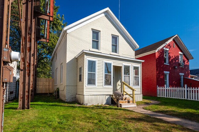 Building Photo - 324 Copeland Ave