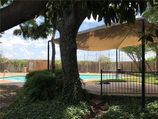 Building Photo - 10616 Mellow Meadow Dr