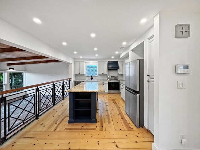 Building Photo - Charming & Spacious 3B/2BA House in La Mes...