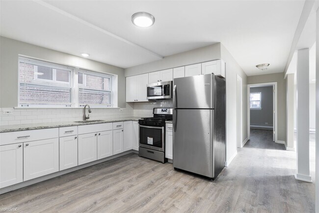 Primary Photo - 3 br, 1 bath Triplex - 5358 South Narragan...