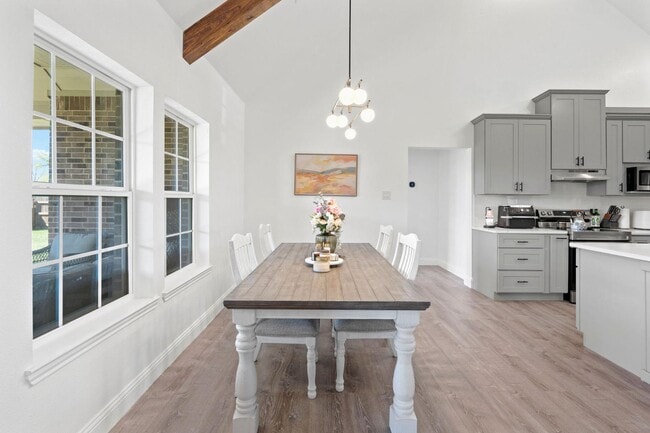 Building Photo - 1000 Stone Hill St