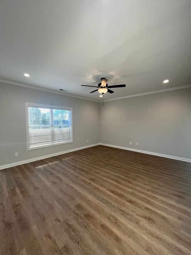 Building Photo - 6492 Fortuna Ave