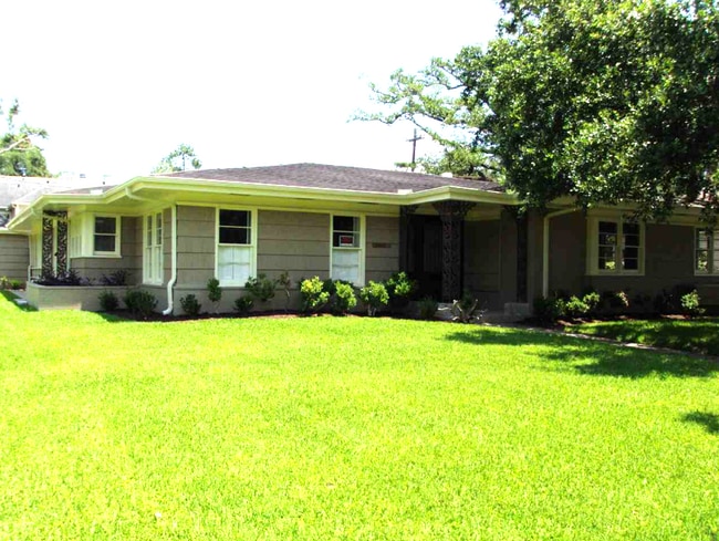 Building Photo - 2490 Harrison Ave