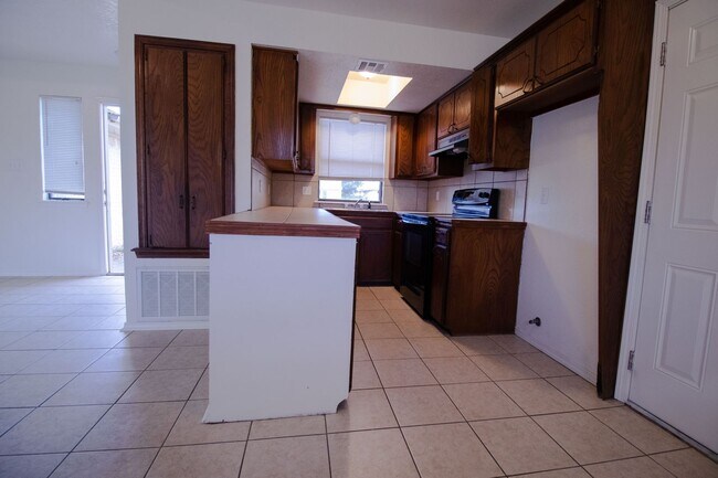 Building Photo - 2204 Lafayette Dr