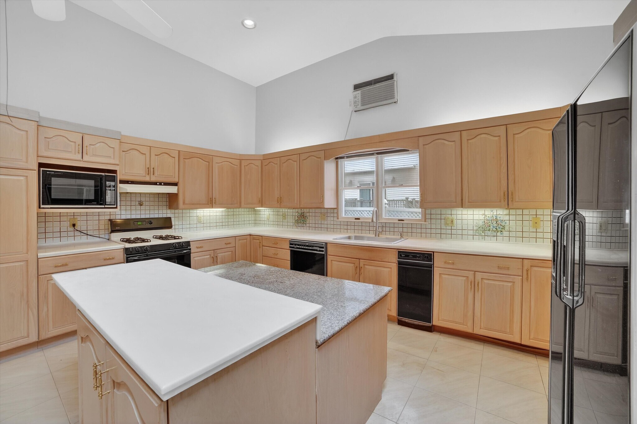 Building Photo - 4 Amackassin Ter