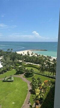 Building Photo - 10275 Collins Ave