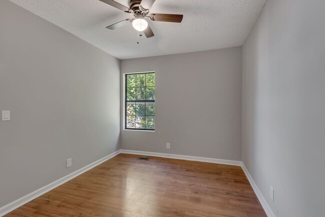 Building Photo - Newly Renovated 3Bedroom/2Bath Home in Whi...