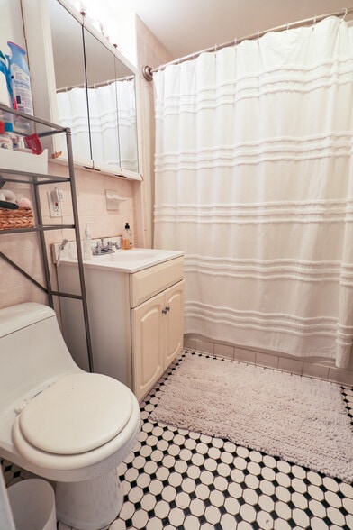 Building Photo - 347 Saint Paul St