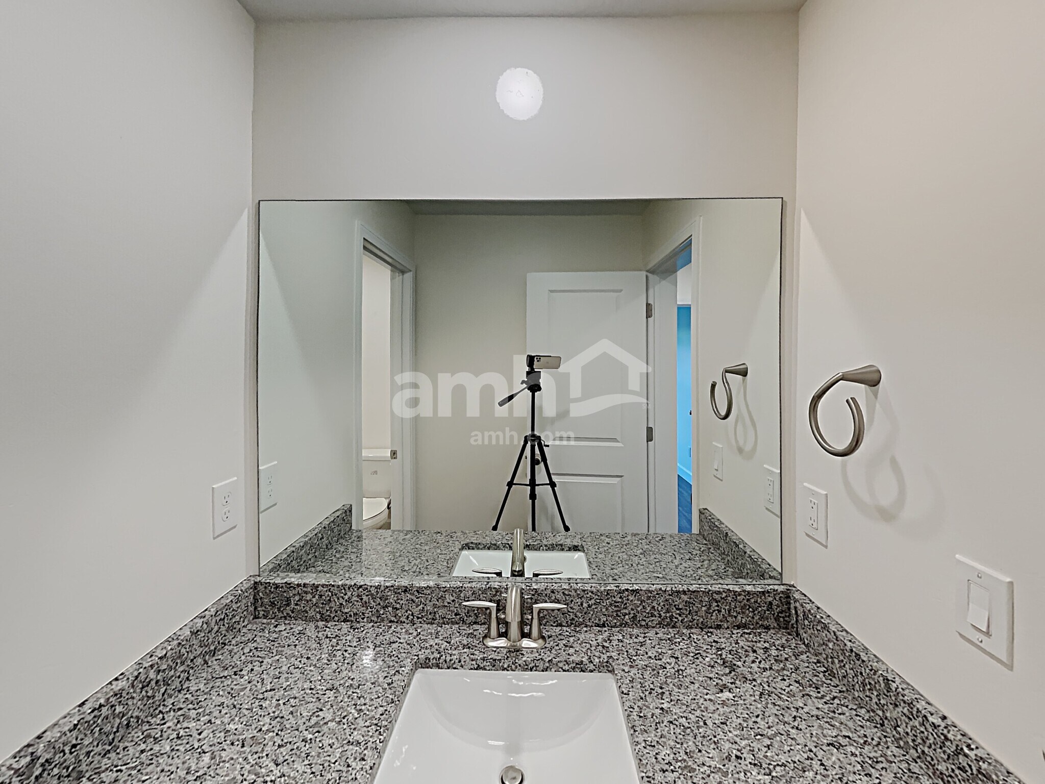 Building Photo - 2445 E Tumbleweed Rd