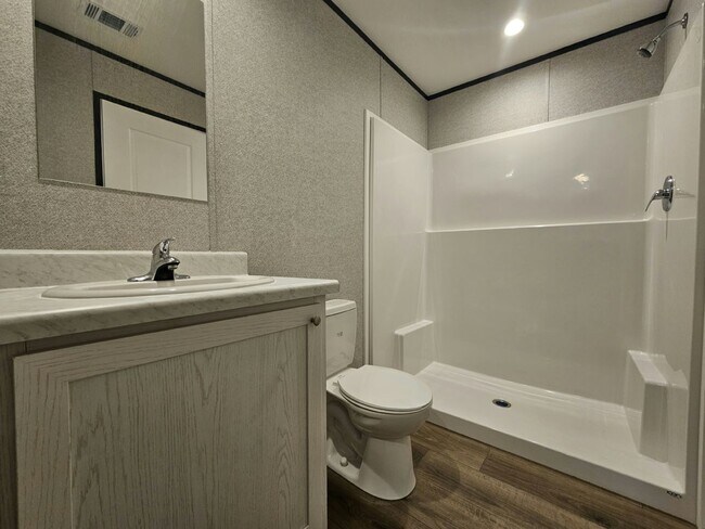 Building Photo - 549 Suwanee Dr