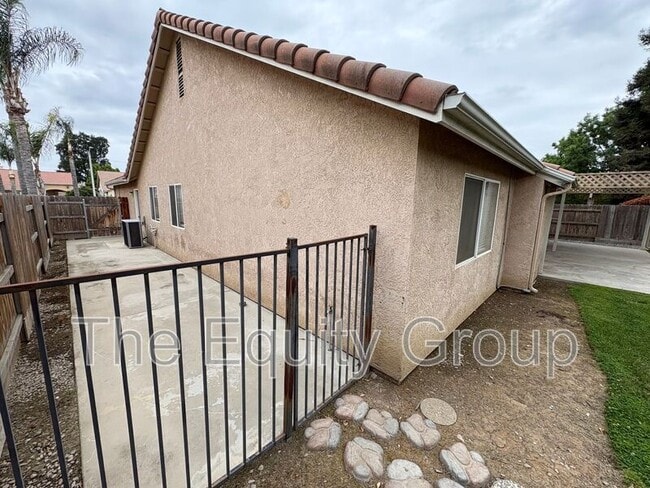 Building Photo - 3432 S Martin Ct