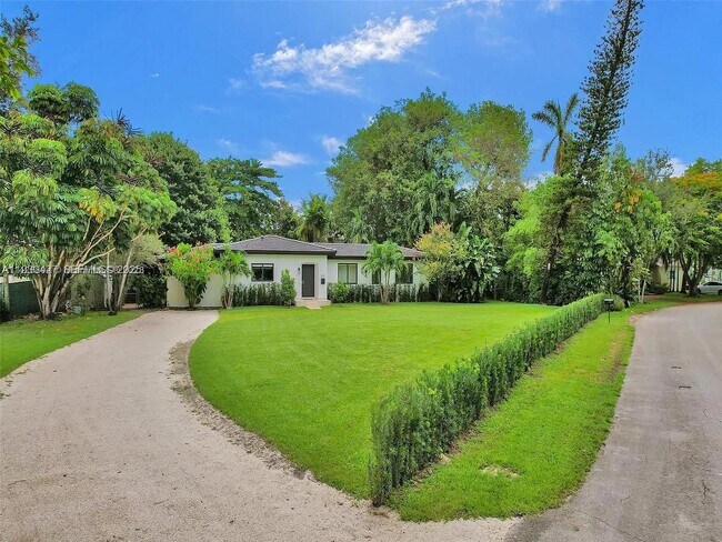 Building Photo - 5705 SW 60th Ave