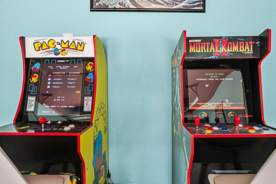 Building Photo - 1040 Eagle Dr