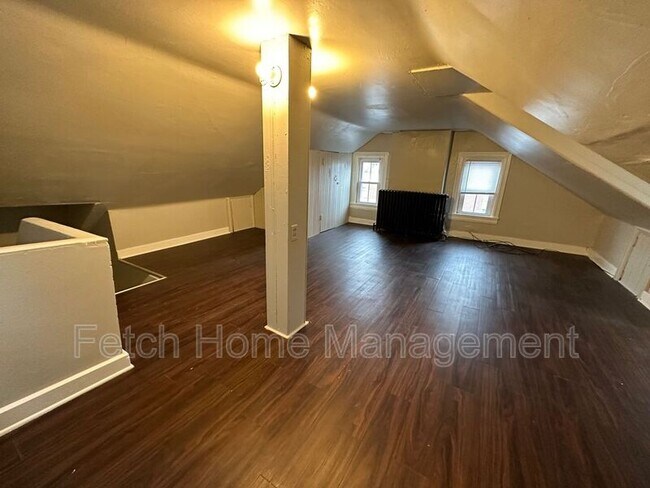 Building Photo - 633 Manor St