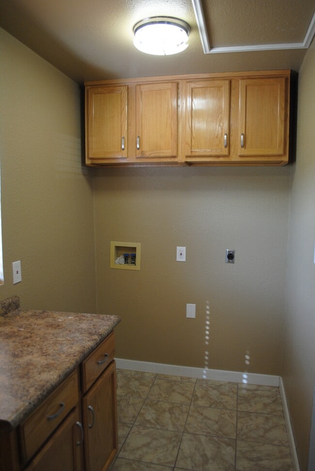 Building Photo - 13019 W Adams Ave