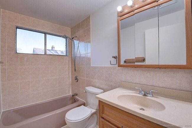 Building Photo - 139 Phyllis Dr