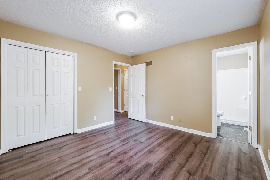 Building Photo - 902 Ridge Dr