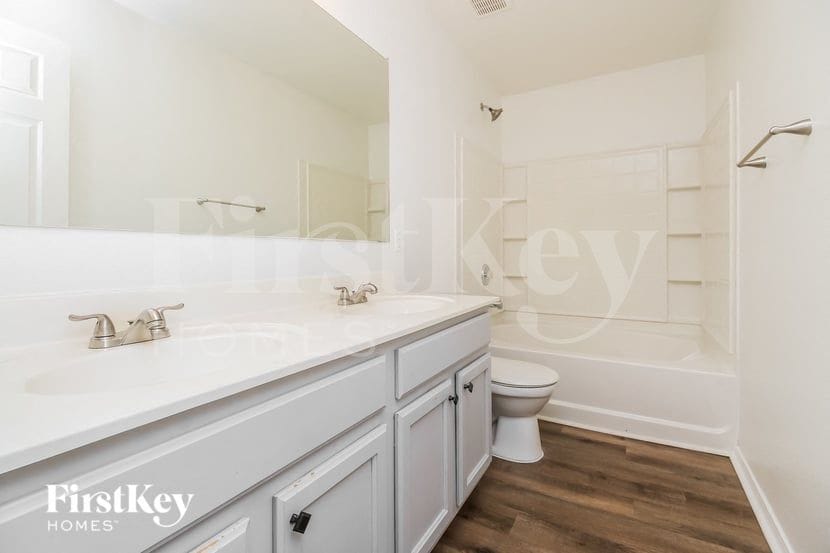 Building Photo - 1633 E Dust Devil Dr