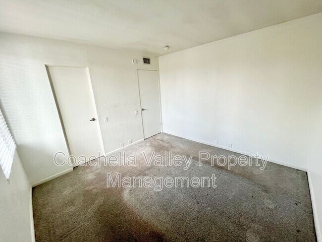 Building Photo - 400 N Sunrise Way