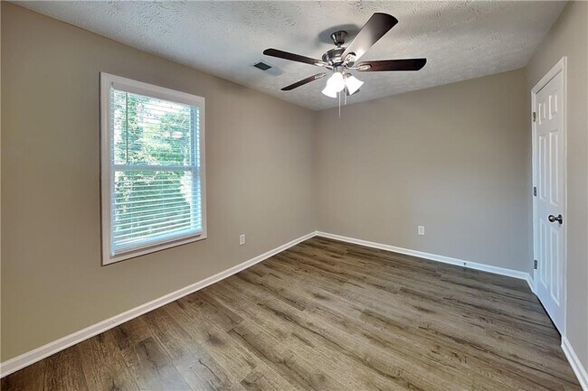 Building Photo - 40 Briar Gate Ln