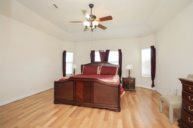 Building Photo - 23310 Parkway Lakes Ln