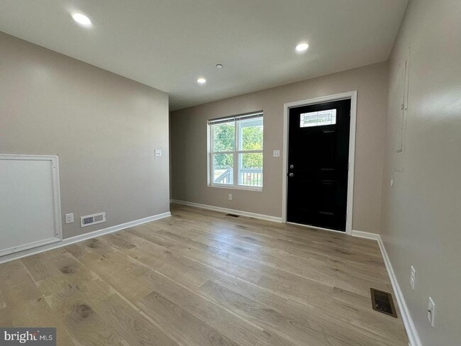 Building Photo - 430 High St