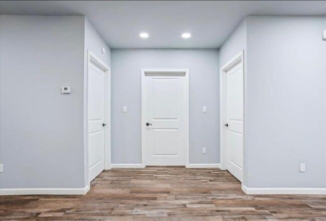 Building Photo - 117 Emma St