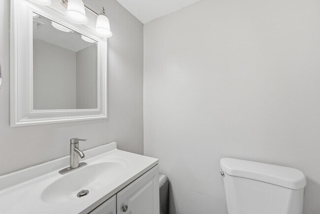 Building Photo - 2341 Belleview Ave